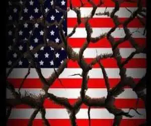کشتی بزرگ آمریکا در طوفان تاریخی درگیر شکاف های بی سابقه