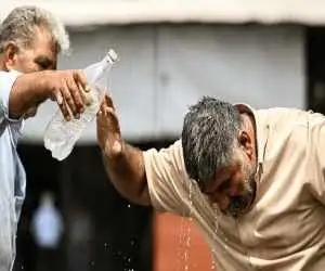 دما به 50 درجه می  رسد؛ گرمای شدید همچنان ادامه دارد  -  هوای گرم پایتخت تا کی ماندگار است؟