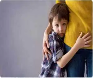 تفاوت اضطراب کودک  با لجبازی و حساسیت  -  کودک مضطرب را سرزنش نکنید