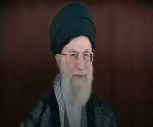 تصویر  -  تصویری از حضور رهبر شهید در حرم حضرت فاطمه معصومه علیهاالسلام