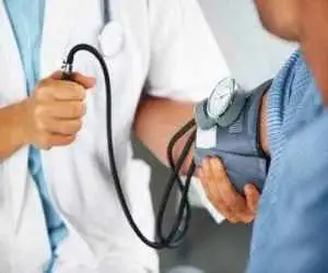 از مهاجرت تا کار در ساخت وساز؛ چرا برخی پزشکان در ایران طبابت نمی کنند؟