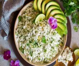 درست کردن گشنیز پلو لیمویی؛ برنج خوش عطری که می توانید با ماهی و مرغ سرو کنید
