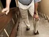 پله نوردی برای چه افرادی ممنوع است؟  -  پایین آمدن از پله ها به این علت آسیب زاست