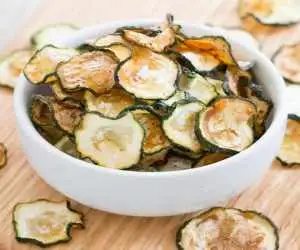 چیپس کدو سبز خانگی؛ جایگزینی خوشمزه برای چیپس های معمولی و چرب!