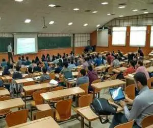 خروج اساتید دانشگاه های بزرگ از کشور  -  همه خارج نشین ها لزوما نخبه نیستند  -  ارتباط و رفت و آمد با آنها که در خارجند دشوار است