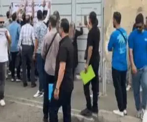 درگیری خریداران با مدیر شرکت واردکننده خودرو+ ویدئو  -  پاسخ عصبانی کننده که به مشتریان دادند