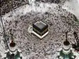 طوفان شدید در مکه؛ تلاش زائران برای سقوط نکردن + ویدئو