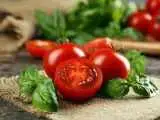 خوردن گوجه فرنگی برای این افراد ضرر دارد؛ 5 عارضه مهم