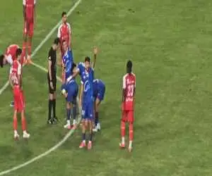 جر و بحث دو استقلالی در دربی؛ فریاد به سمت نیمکت؛ بگذار بزنمش + عکس