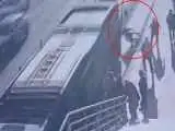 ویدیو  -  لحظه تلخ سقوط یک کودک روی ریل مترو پراگ
