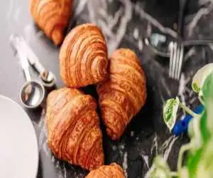 کروسان خرمایی؛ یک عصرانه خوشمزه و متفاوت + درست کردن