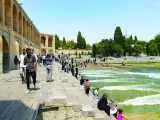 در آغوش زاینده رود  -  بررسی حضور پرشور شهروندان و گردشگران در حاشیه زاینده رود در روزهای پایانی تابستان