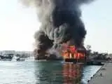 آتش سوزی در یک کشتی در بندر الوکره قطر