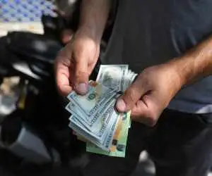 راز جهش های ارزی فاش شد  -  20 میلیارد دلار قاچاق چه بلایی سر بازار ارز می آورد؟