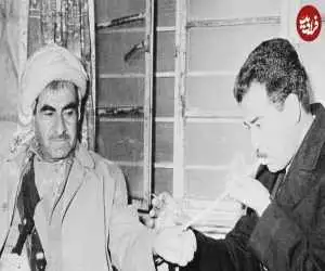عکسی دیده نشده از چپق کشیدن صدام حسین در کنار بارزانی + عکس