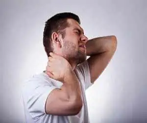 شکستن قولنج گردن؛ آرامش چندثانیه ای یا آسیب پنهان مغز؟