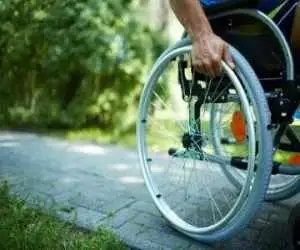 300 هزار معلول در انتظار حق پرستاری؛ چه کسی پاسخگوی این صف طولانی است؟