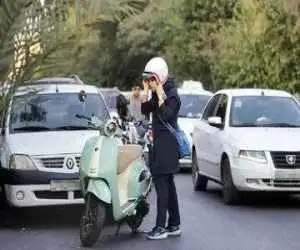 گواهینامه موتور برای زنان؛ پلیس مانع نیست  -  فقط یک کلمه در قانون باید حذف شود -  رانندگی بدون گواهینامه مجازات نقدی یا حبس قابل تبدیل دارد