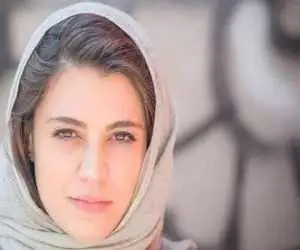 جنجال در آغوش گرفتن خانم و آقای بازیگر روی صحنه -  تقصیر پزشکیان هم هست