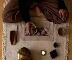 وقتی غم به سراغتان آمد، برایش یک فنجان چای بریزید؛ احساسات ما شبیه مهمان اند