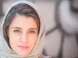 جنجال در آغوش گرفتن خانم و آقای بازیگر روی صحنه -  تقصیر پزشکیان هم هست