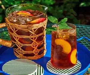 چای سرد هلویی؛ نوشیدنی خنک تابستانی بدون شکر، هر لیوان فقط 21 کالری دارد