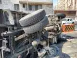 تصادف زنجیره ای امروز در بزرگراه یادگار امام؛ کامیونت با 11 خودرو برخورد کرد