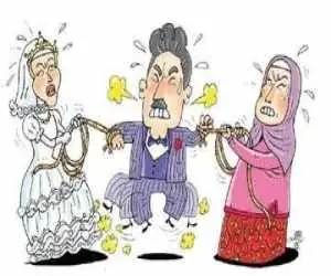 مادر و همسرم مدام جر و بحث دارند؛ می خواهم برای رهایی از این وضع در شهر دیگری زندگ کنم اما مادرم می گوید فعلا بچه ای