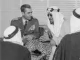 اعلیحضرت خوشحال بود که بحرین را دادیم رفت ... + ویدئو  -  روایتی درمورد خوشحالی پهلوی بابت جدایی بحرین از ایران