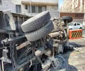 تصادف زنجیره ای امروز در بزرگراه یادگار امام؛ کامیونت با 11 خودرو برخورد کرد