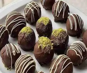 این شیرینی فقط بیسکویت ساقه طلایی، شیر، موز و پودر کاکائو می خواهد