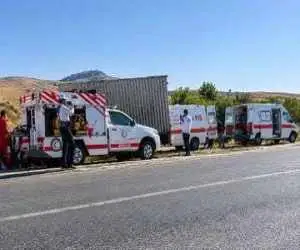 تصادف مرگبار ال 90 با کامیون -  4 نفر فوت شدند