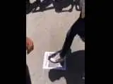 لگدکوب شدن عکس جولانی توسط سوری های خشمگین + ویدئو  -  لحظه ایستادن معترضان روی خودروها!