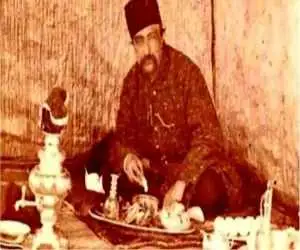 چهره اطرافیان ناصرالدین شاه را در کنار شومینه ببینید