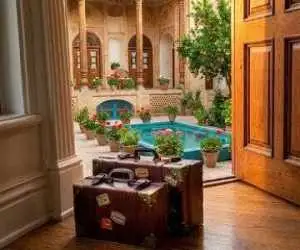 بهمن فرمان آرا در پاسخ به چرا (مهاجرت معکوس)؟ چون این جا مال ما هم هست  -  از (پیوند احساسی با وطن از راه دور) تا (حق مسلم شهروندی)