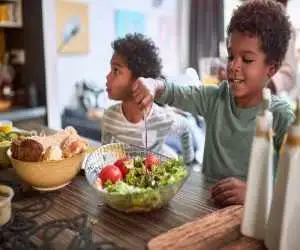 این غذاها اضطراب کودک را زیاد می کند
