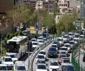 تهران از 5:40 صبح درگیر بار ترافیکی شد؛ افزایش 20 درصدی تردد در روز اول مهر -  جریمه سرویس های مدارس فاقد برچسب از هفته دوم مهر
