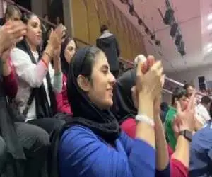 دختران ووشو در حال تشویق تیم پسران با شعار ایران ایران + ویدیو