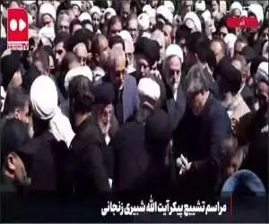 حضور محسنی اژه ای در قم و مراسم تشییع و خاکسپاری پیکر آیت الله شبیری زنجانی + ویدئو  -  لحظه اقامه نماز بر پیکر مطهر