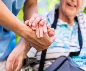 هشدار وزارت بهداشت درمورد افزایش پیری جمعیت  -  یک سوم ایرانیان سالمند خواهند شد  -  استان های پیر کدامند؟