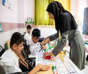 دانش آموزان استثنایی و عادی باید با هم درس بخوانند
