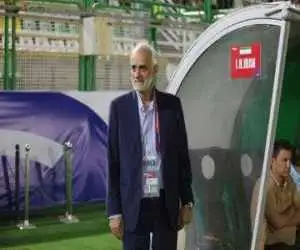 نبی جواب دبیر را داد: هرکس سرش در کار خودش باشد