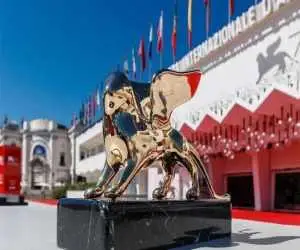 لباس خاص بازیگر زن ایرانی؛ حضور در ونیز با جواهرات و نام (ایران) روی فرش قرمز
