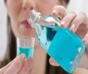آیا دهانشویه می تواند جای مسواک را بگیرد؟  -  چه زمانی باید استفاده کرد