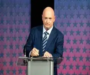 سناتور آمریکایی: ترامپ در جنگ بر علیه ایران، گیر افتاده است