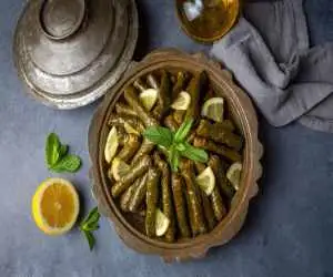 آیا می دانید دلمه لری با چه مواد اولیه ای پخته می شود؟