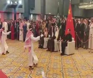 چینی ها به ربات ها رقص شمشیر یاد دادند  -  ببینید