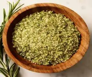 درست کردن نمک سبزیجات خانگی؛ یک چاشنی خانگی برای طعم بهتر غذاها
