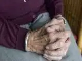 فرق سالمندان 60 ساله با 70 ساله ها چیست؟  -  افت شدید درآمد و دارایی بعد از 70 سالگی  -  6 نفر از هر 10 سالمند حقوق و مستمری ندارند