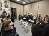 تصویری از هدیه خاص آیت الله سید مجتبی خامنه ای به خانواده حسن نصرالله